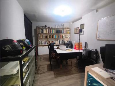 Casa de 5 alcobas en venta en Robledo Cordoba, Medellín, 139 m² · foto 2 de 14