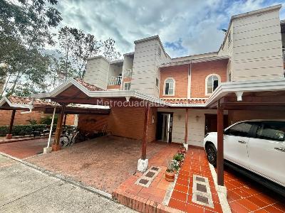 Casa de 3 alcobas en venta en Versalles, Floridablanca, 129 m² · foto 2 de 19
