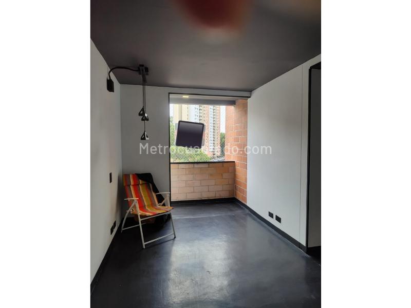 Apartamento de 2 Alcobas con Jacuzzi en Loma de los Bernal - 2