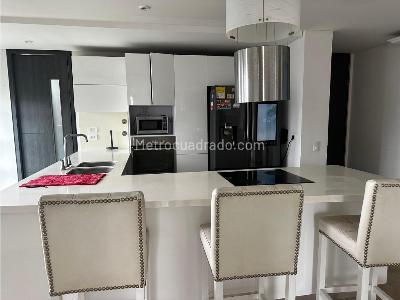 Apartamento de 3 alcobas en arriendo en Poblado (Castropol), Medellín, 180 m² · foto 2 de 14