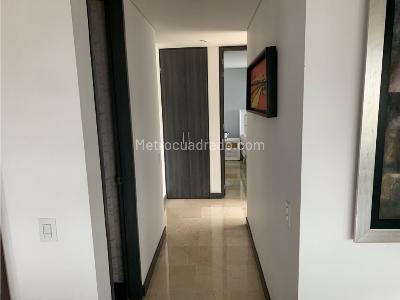 Apartamento de 3 alcobas en arriendo en Poblado (Castropol), Medellín, 180 m² · foto 7 de 14