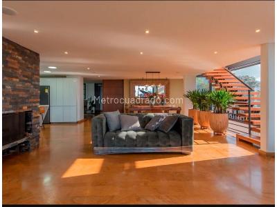 Casa de 5 alcobas en venta en Las Palmas, Medellín, 368 m² · foto 3 de 10