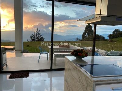 Casa de 4 alcobas en venta en Las Palmas, Medellín, 700 m² · foto 4 de 12