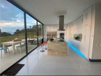 Casa de 4 alcobas en venta en Las Palmas, Medellín, 700 m² · foto 10 de 12