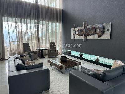 Casa de 5 alcobas en venta en Los Balsos, Medellín · foto 2 de 18