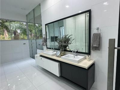 Casa de 5 alcobas en venta en Los Balsos, Medellín · foto 14 de 18