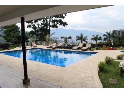 Casa de 5 alcobas en venta en Loma Del Escobero, Medellín, 460 m² · foto 2 de 20