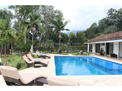 Casa de 5 alcobas en venta en Loma Del Escobero, Medellín, 460 m² · foto 3 de 20