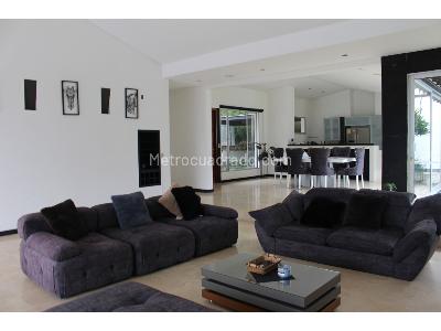 Casa de 5 alcobas en venta en Loma Del Escobero, Medellín, 460 m² · foto 4 de 20