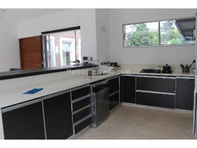 Casa de 5 alcobas en venta en Loma Del Escobero, Medellín, 460 m² · foto 8 de 20