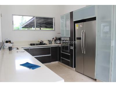 Casa de 5 alcobas en venta en Loma Del Escobero, Medellín, 460 m² · foto 9 de 20