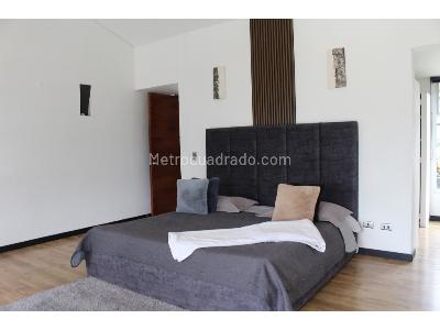 Casa de 5 alcobas en venta en Loma Del Escobero, Medellín, 460 m² · foto 12 de 20