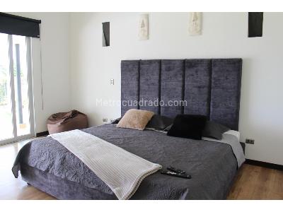 Casa de 5 alcobas en venta en Loma Del Escobero, Medellín, 460 m² · foto 18 de 20
