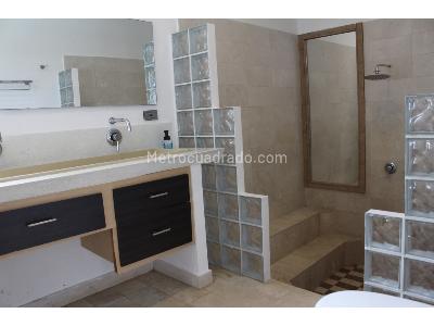 Casa de 5 alcobas en venta en Loma Del Escobero, Medellín, 460 m² · foto 19 de 20