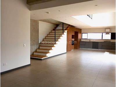 Apartamento en arriendo en Los Parra, Medellín · foto 2 de 13