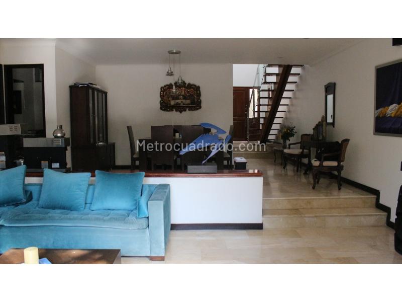 Charming 4BR House in Los Balsos - 6