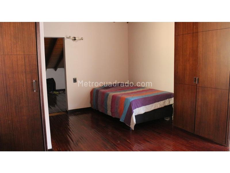 Charming 4BR House in Los Balsos - 9
