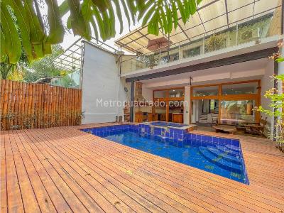 Casa de 4 alcobas en venta en El Tesoro, Medellín, 390 m² · foto 2 de 20