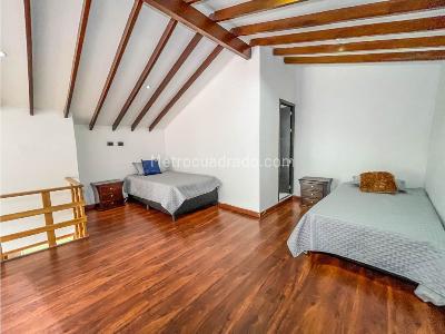 Casa de 4 alcobas en venta en El Tesoro, Medellín, 390 m² · foto 4 de 20
