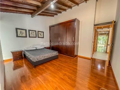 Casa de 4 alcobas en venta en El Tesoro, Medellín, 390 m² · foto 5 de 20