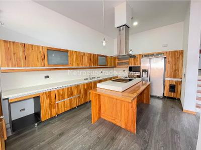 Casa de 4 alcobas en venta en El Tesoro, Medellín, 390 m² · foto 11 de 20