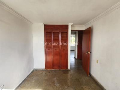 Apartamento en venta en Loma De Los Gonzalez, Medellín · foto 9 de 15