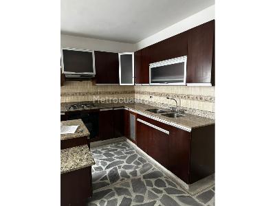 Casa de 5 alcobas en venta en Simon Bolivar, Medellín, 450 m² · foto 3 de 12