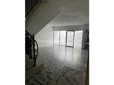 Casa de 5 alcobas en venta en Simon Bolivar, Medellín, 450 m² · foto 5 de 12