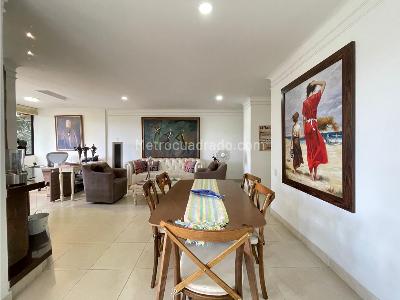 Apartamento de 3 alcobas en venta en San Lucas, Medellín, 200 m² · foto 2 de 20