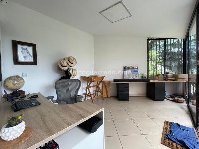 Apartamento de 3 alcobas en venta en San Lucas, Medellín, 200 m² · foto 4 de 20