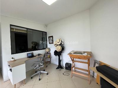 Apartamento de 3 alcobas en venta en San Lucas, Medellín, 200 m² · foto 18 de 20