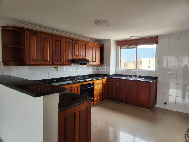 Spacious 3BR Apartment in El Nogal Near Amenities - 3