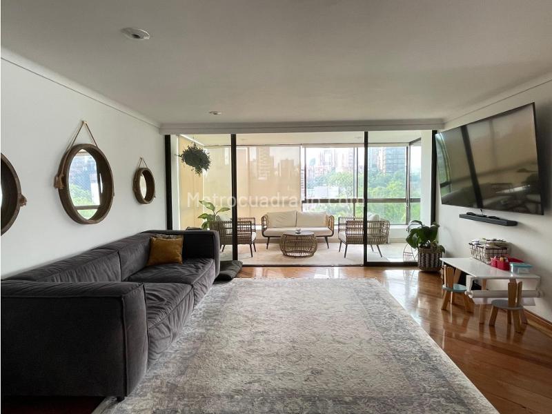 Apartamento Amoblado de 4 Alcobas Cerca a Provenza