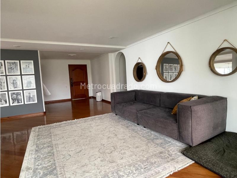 Apartamento Amoblado de 4 Alcobas Cerca a Provenza - 2