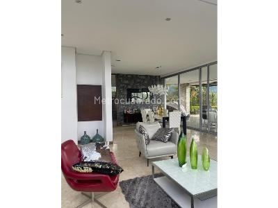 Casa de 4 alcobas en venta en Loma Del Escobero, Medellín · foto 3 de 19