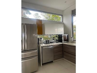 Casa de 4 alcobas en venta en Loma Del Escobero, Medellín · foto 5 de 19