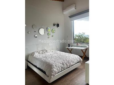 Casa de 4 alcobas en venta en Loma Del Escobero, Medellín · foto 8 de 19
