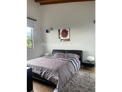 Casa de 4 alcobas en venta en Loma Del Escobero, Medellín · foto 12 de 19