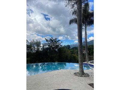Casa de 4 alcobas en venta en Loma Del Escobero, Medellín · foto 16 de 19