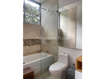 Casa de 4 alcobas en venta en Loma Del Escobero, Medellín · foto 17 de 19