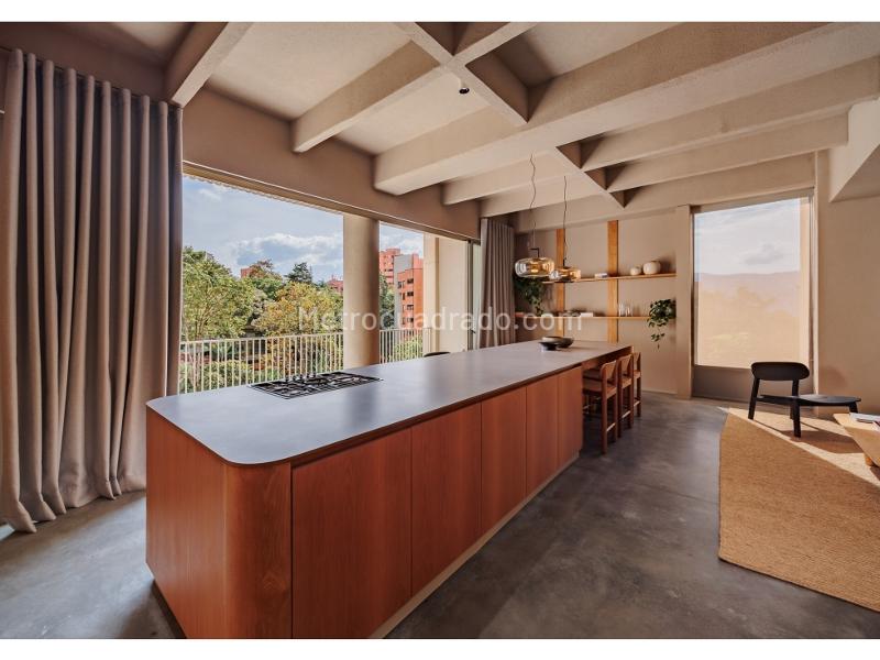 Apartamento Amoblado de 2 Alcobas en Provenza con 3 Baños