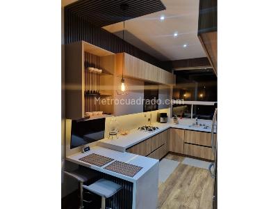 Casa de 4 alcobas en venta en Loma Del Escobero, Medellín, 1260 m² · foto 2 de 20
