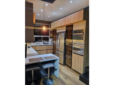 Casa de 4 alcobas en venta en Loma Del Escobero, Medellín, 1260 m² · foto 3 de 20