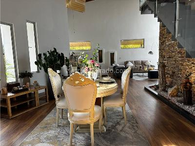 Casa de 4 alcobas en venta en Loma Del Escobero, Medellín, 1260 m² · foto 4 de 20