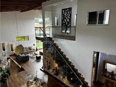 Casa de 4 alcobas en venta en Loma Del Escobero, Medellín, 1260 m² · foto 7 de 20