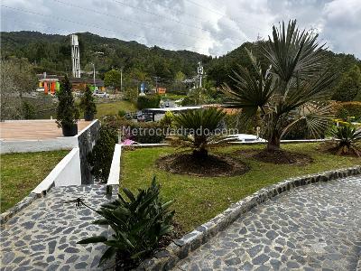 Casa de 4 alcobas en venta en Loma Del Escobero, Medellín, 1260 m² · foto 17 de 20