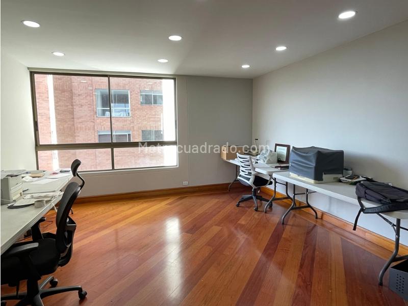 Apartamento de 4 Alcobas con Jardín en Los Balsos - 2