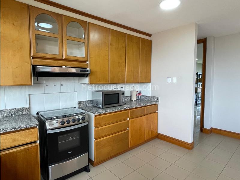 Apartamento de 4 Alcobas con Jardín en Los Balsos - 4