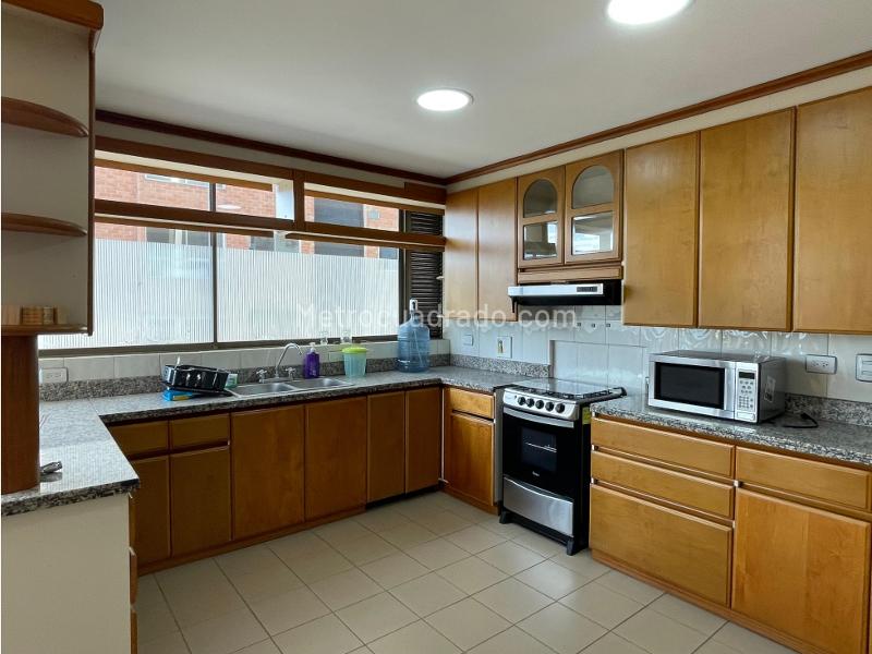 Apartamento de 4 Alcobas con Jardín en Los Balsos - 6