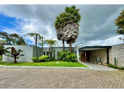 Casa de 5 alcobas en venta en Llanogrande, Medellín · foto 2 de 18